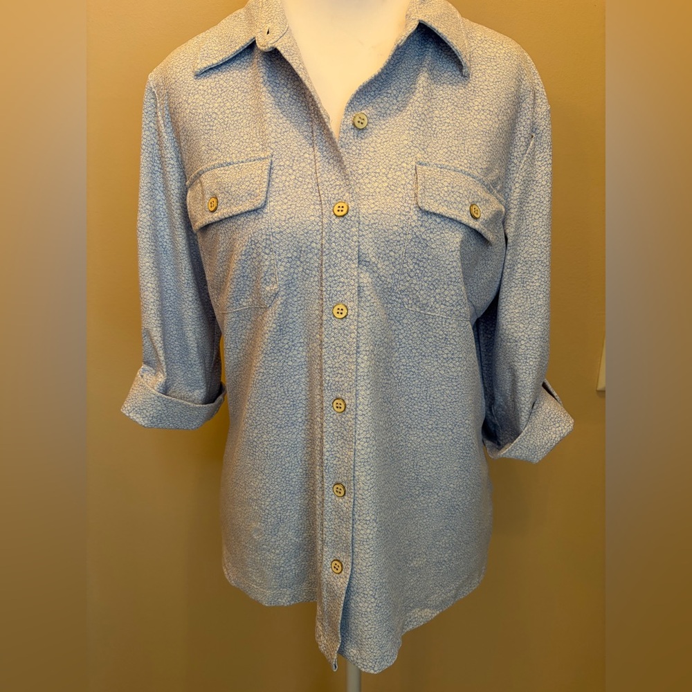 #430 J. McLaughlin Blue and White Patterned Top. Like New.
